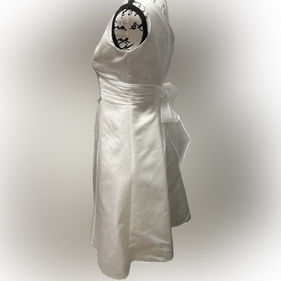 White Embellished Sleeveless V-Neck A-Line Dress - Picture 4 of 12